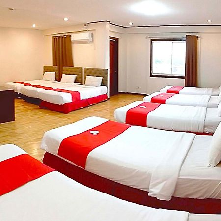 The Humbertos Hotel Davao Exterior photo