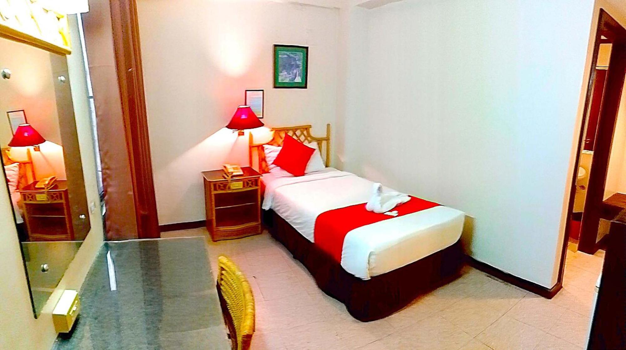 The Humbertos Hotel Davao Exterior photo